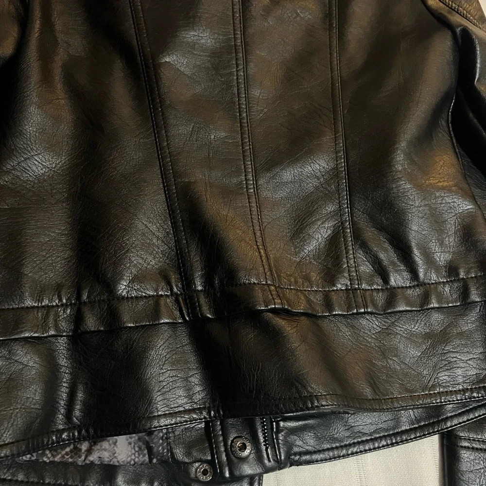 🖤 Guess Los Angeles Faux-Leather Moto
Jacket🖤 - Picture 7 of 8